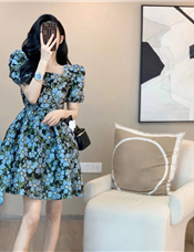 夏季高级法式复古设计感气质收腰显瘦碎花连衣裙女